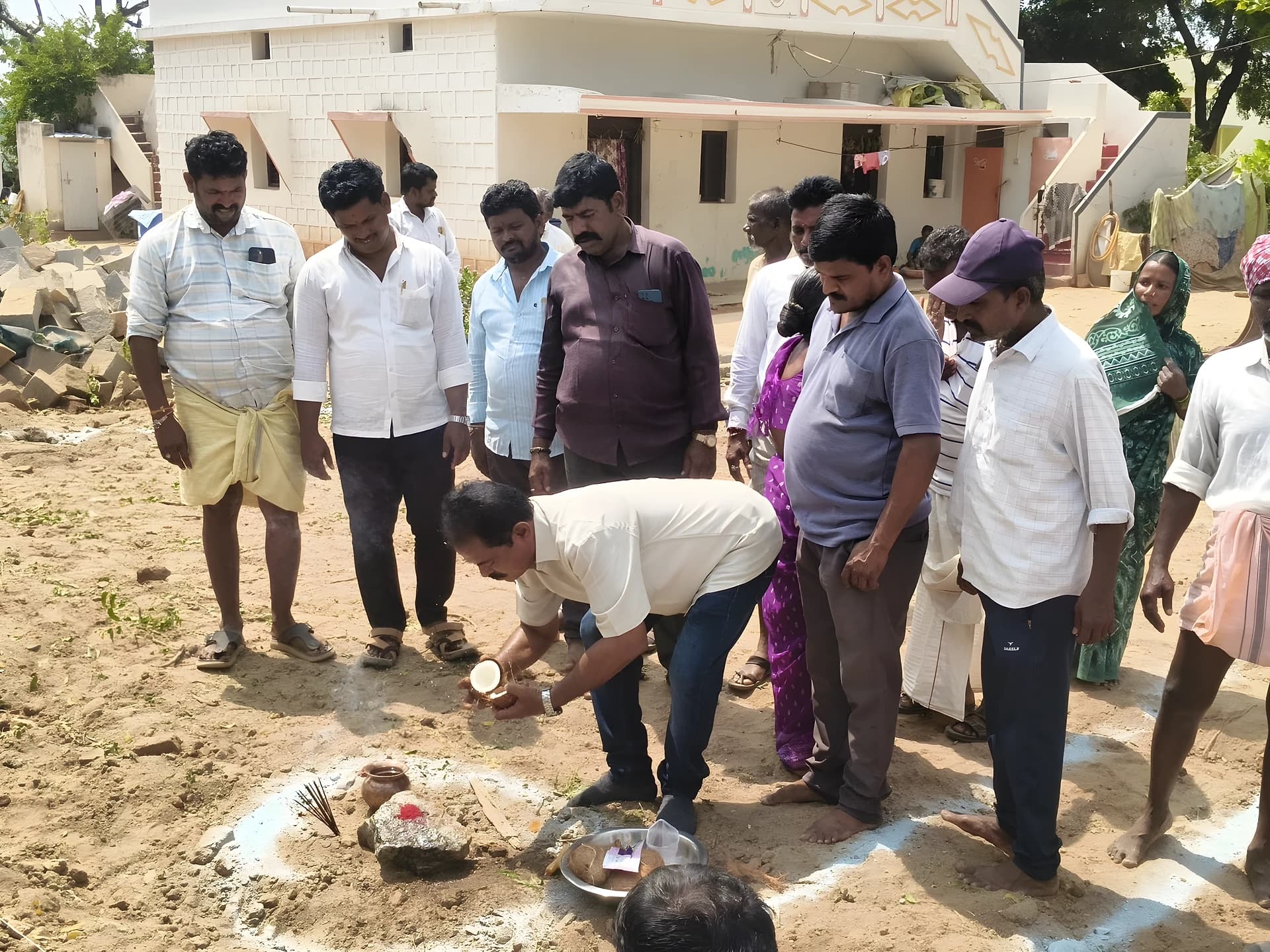ఉందేకోడ్‌లో ఇందిరమ్మ ఇళ్లు