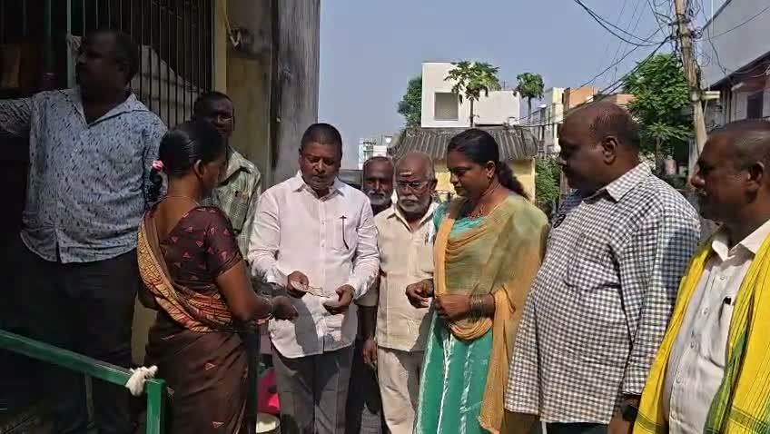 కొత్తపేటలో వితంతు పెన్షన్ల పంపిణీ