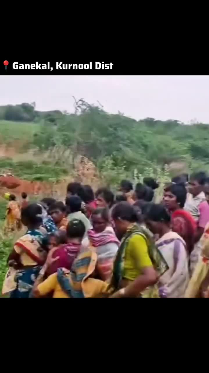 శ్మశానానికి రైల్వే పట్టాలు అడ్డు.. గ్రామస్తులు ఆందోళన