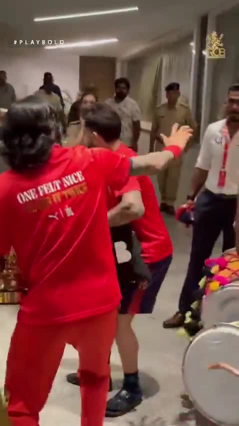 మేము ఎవరినీ పోక్ చేయం : కొహ్లీ 