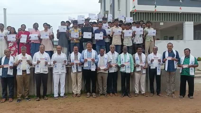అంధత్వ నివారణపై స్కూల్ పిల్లలకు అవగాహన