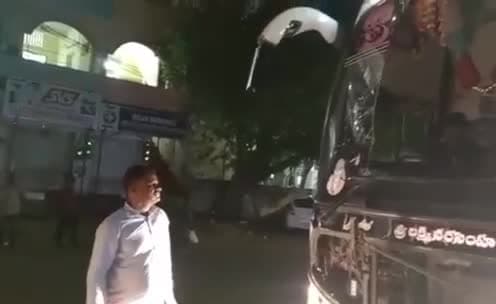  అద్దాల్లేకుండానే మార్కాపురం టు బెంగళూరు బస్సు !!