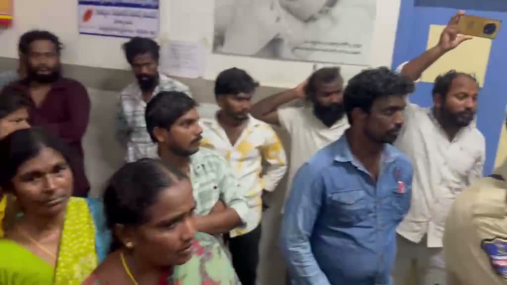 నవజాత శిశువు మృతి..  ఆస్పత్రి వద్ద ఆందోళన