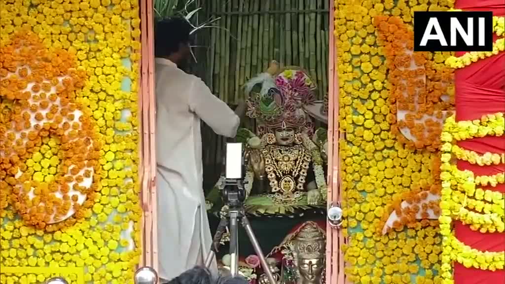 నవరాత్రుల వేళ.. భాగ్యలక్ష్మి ఆలయంలో మహా హారతి!