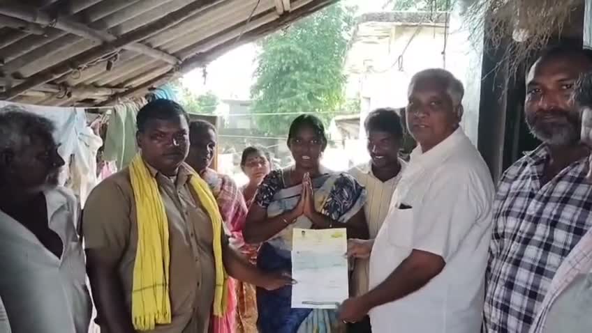 CMRF చెక్కులు.. తుమ్మపూడిలో పంపిణీ