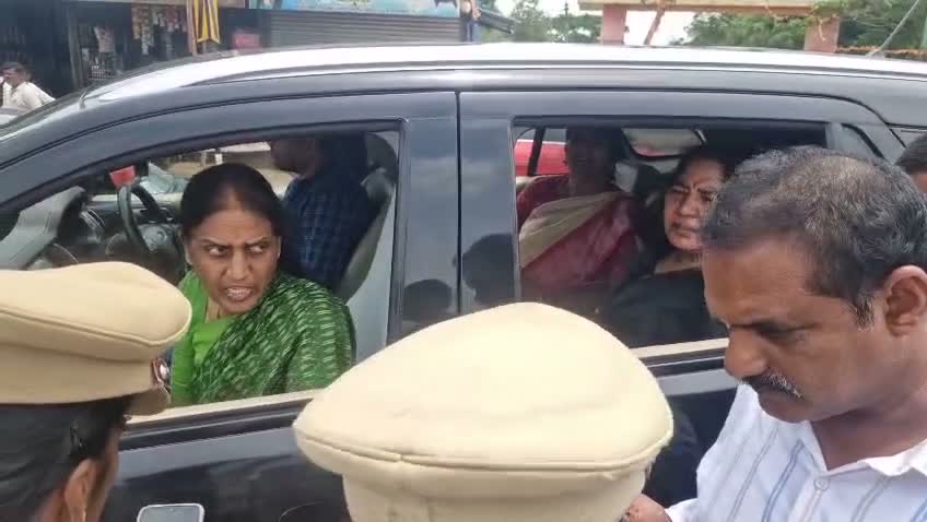 మాజీ మంత్రులు అరెస్ట్