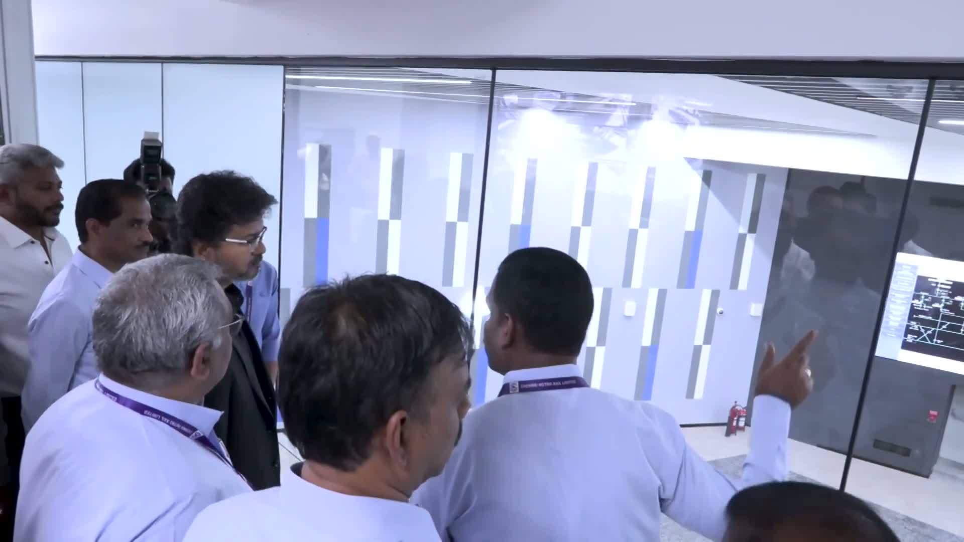 చెన్నై మెట్రోలో CM విజయ్ సందడి!