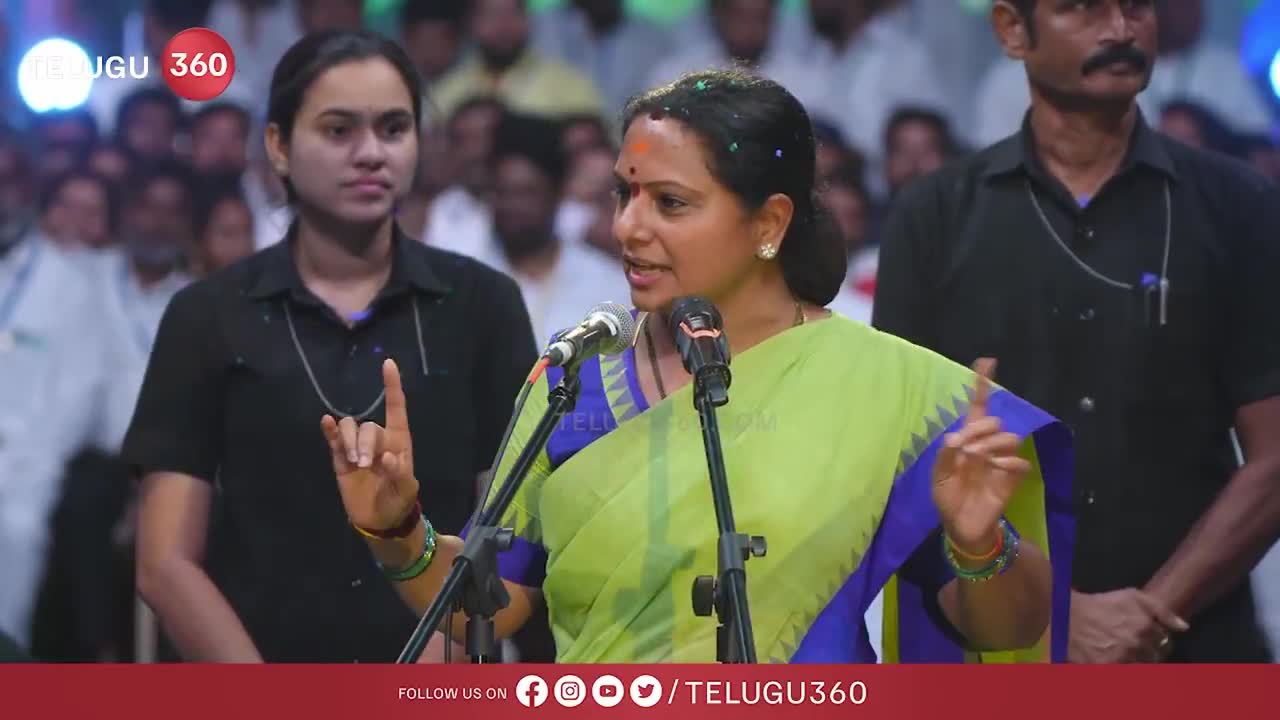 కేసీఆర్ మన మనిషి కాదు : కవిత విమర్శలు 