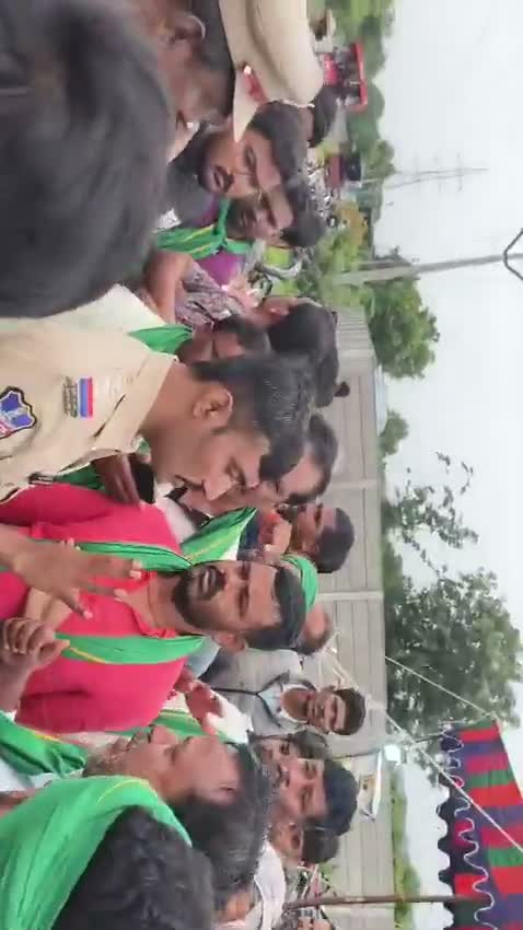 బుల్లెట్ రైలుకు భూములివ్వం అంటూ రైతుల ఆందోళన