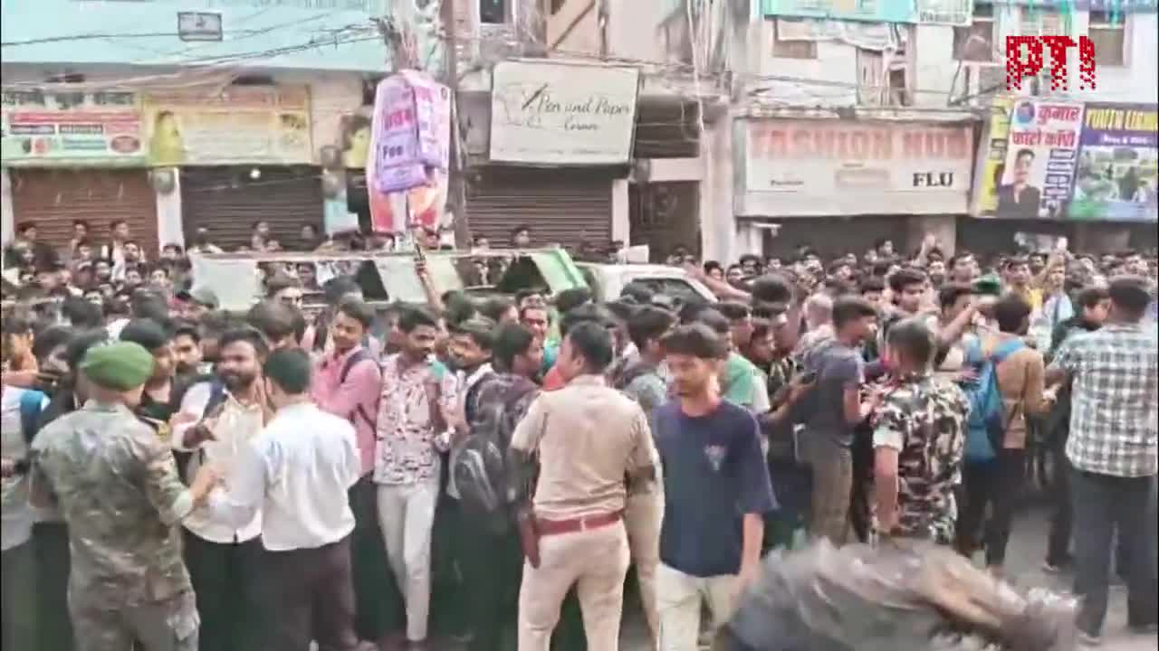 ఖాన్ సర్ కోచింగ్ పై దాడి... ప్రత్యర్థుల ప్లానేనా ? 