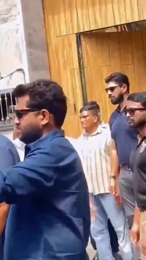విజయ్ ను చూసి కార్యకర్తల కేరింతలు !
