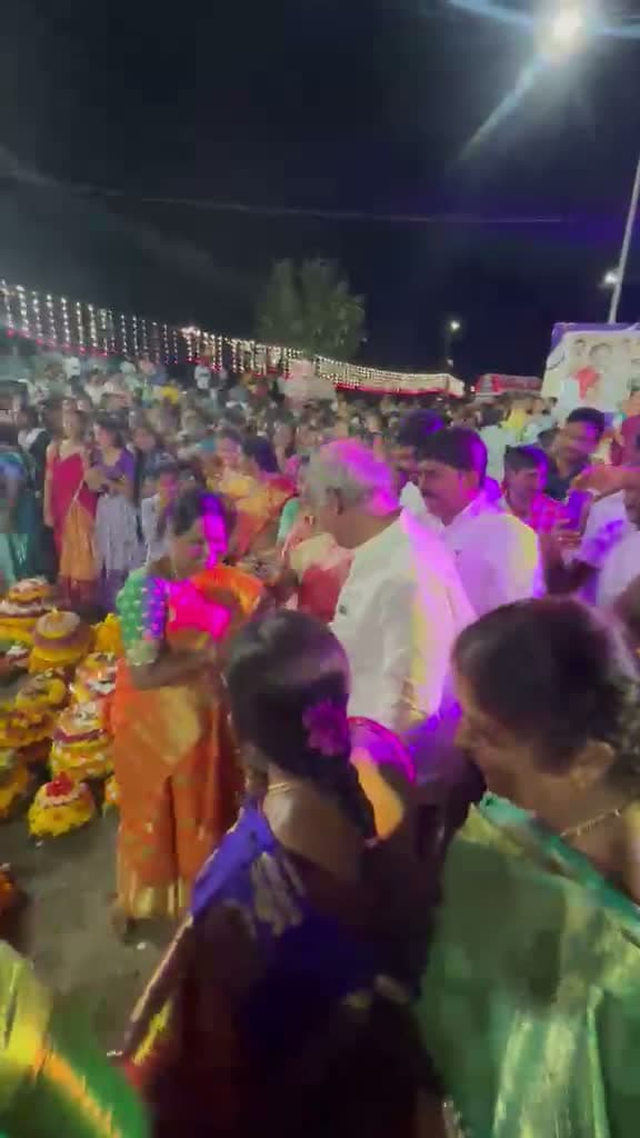 సద్దుల బతుకమ్మ వేడుకల్లో పాల్గొన ఎమ్మెల్యే