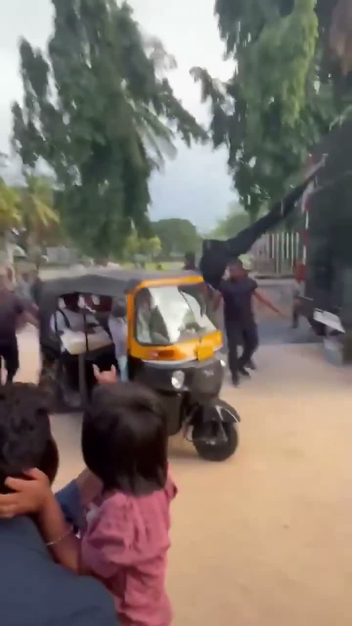 ఆటోలో షూటింగ్‌కు వచ్చిన రజినీకాంత్