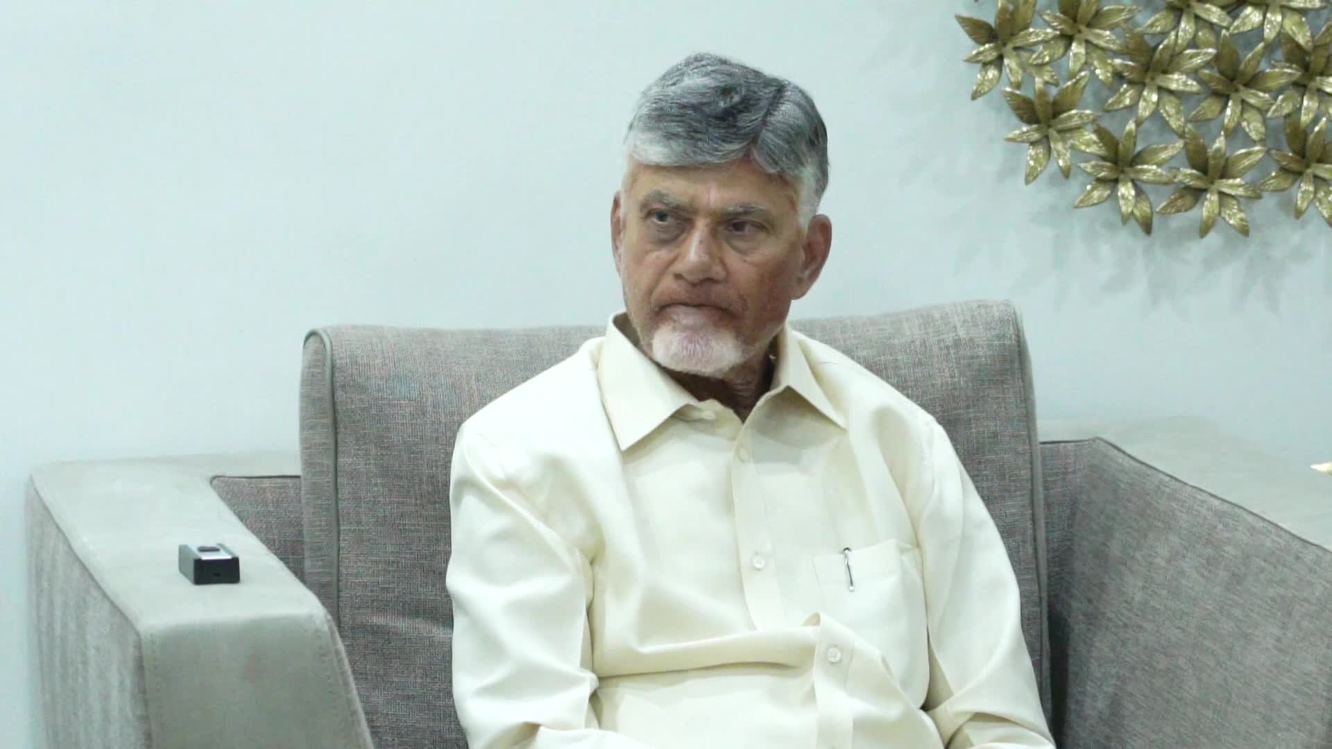 యోగా డే ఏర్పాట్లపై బాబా రాం దేవ్ తో చంద్రబాబు భేటీ