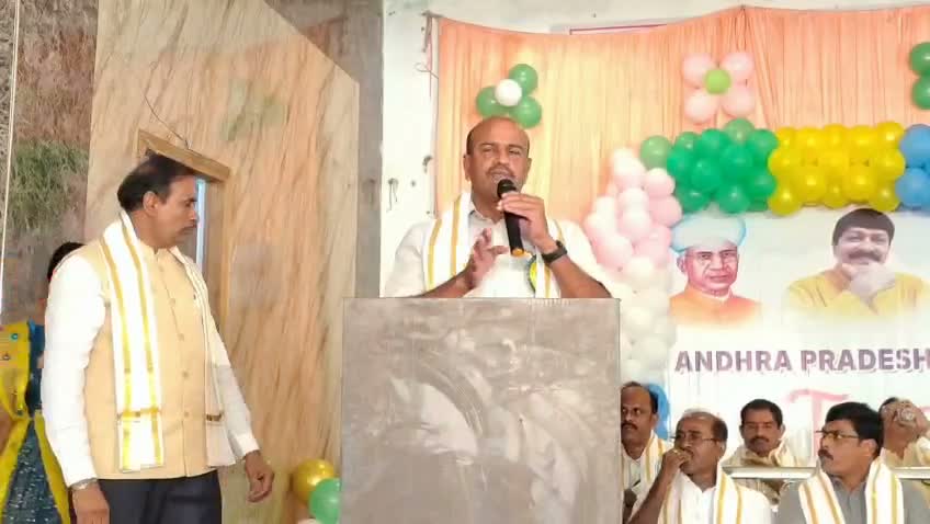 ఉత్తమ పౌరులుగా విద్యార్థులను తీర్చిదిద్దాలి