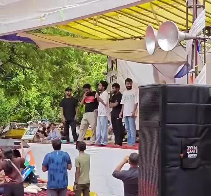 జంతర్ మంతర్ వద్ద మోదీ గొంతు!