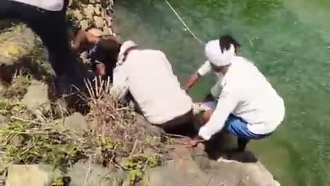 కొడుకులకు ఆస్తి.. తల్లిదండ్రులకు చావు