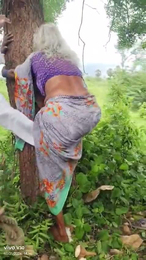 చేతబడి అనుమానంతో వృద్ధురాలికి చిత్రహింసలు.. దారుణం!