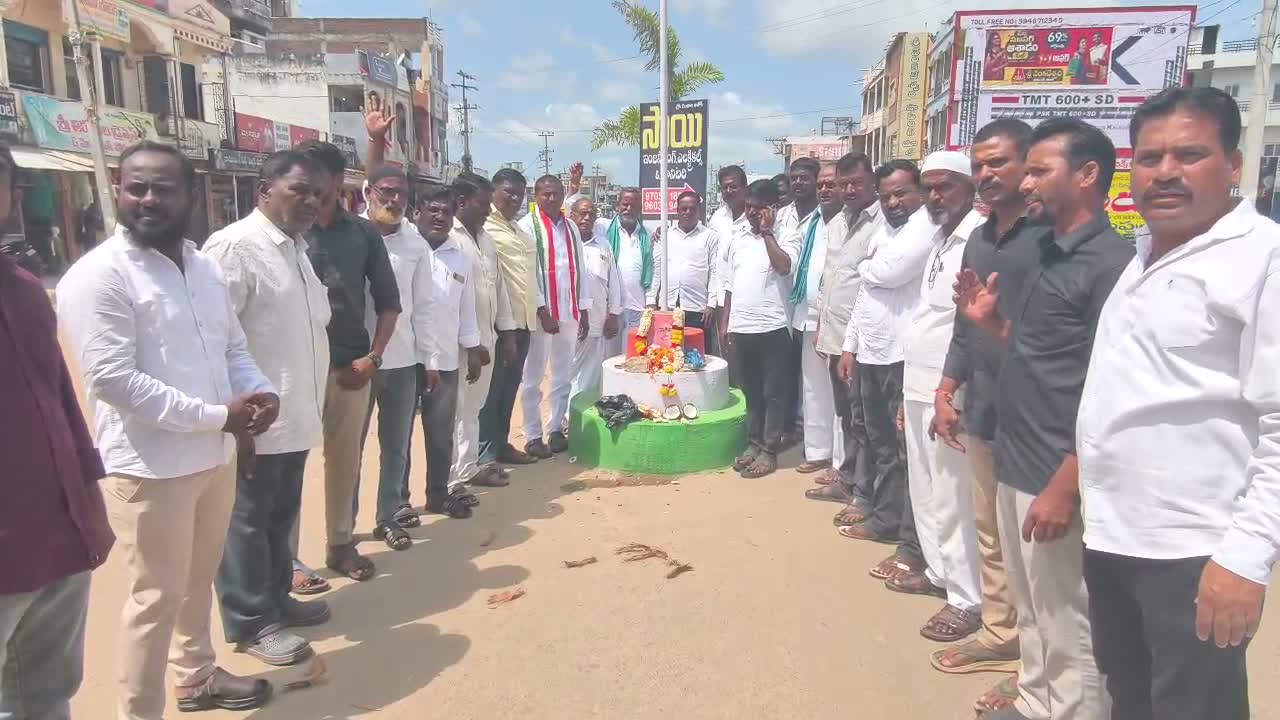 వైఎస్ సేవలకు.. నందిపేట నివాళి!