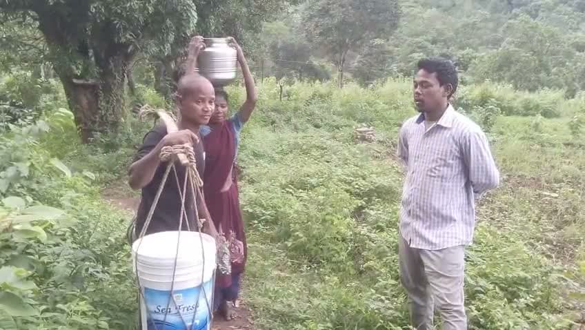 నీటి కోసం నిత్యం పోరాటం