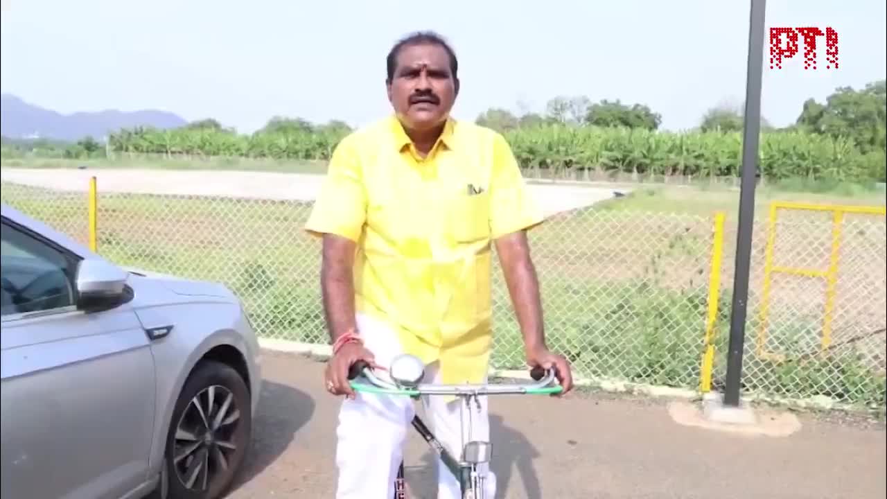 సైకిల్‌పై 10KM ప్రయాణించిన AP మినిస్టర్!
