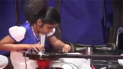 ఒక్క వీణతో 64 సాంగ్స్ వాయించి వరల్డ్ రికార్డ్!