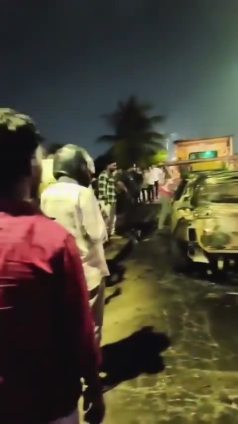 ఒక్కసారిగా మంటలు.. కాలిపోయిన కారు