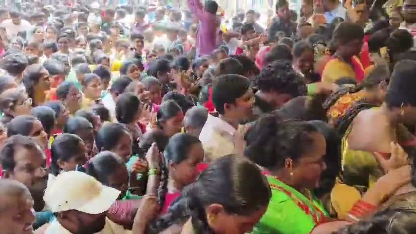 9 రూపాయలకే చీర ఆఫర్.. చివరకు ఏం జరిగిందంటే!