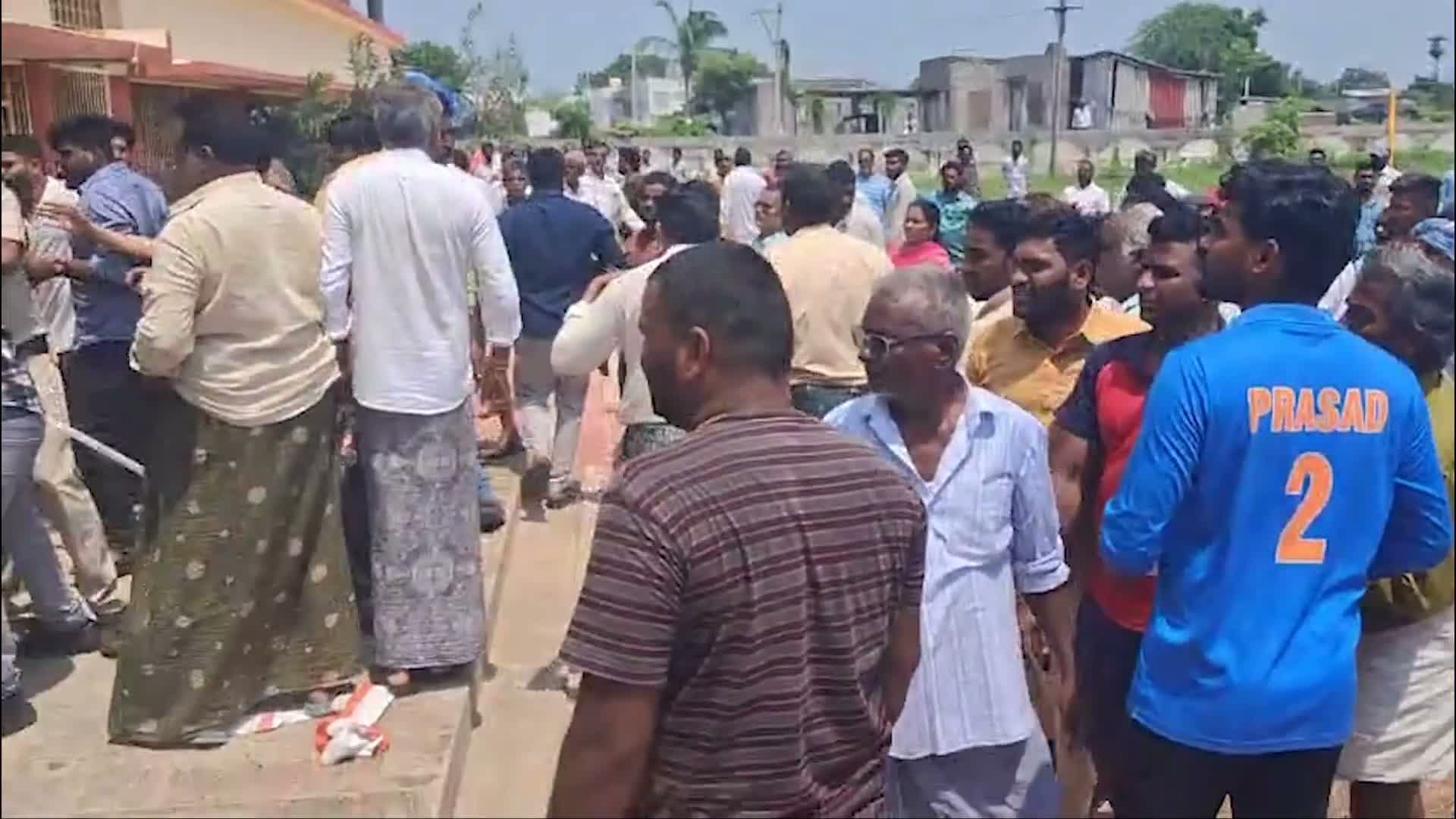 స్కూల్ కమిటీ ఎలక్షన్స్ లో రాజకీయ గొడవ