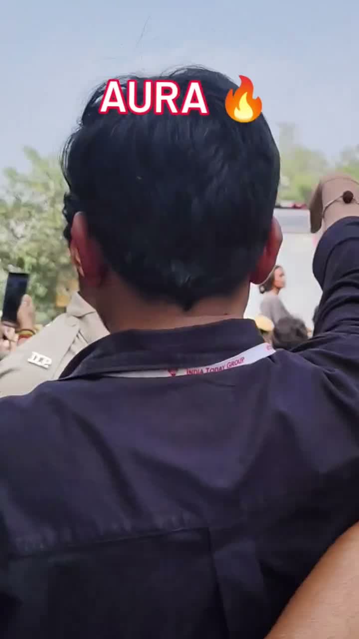 ఢిల్లీ పోలీసులకు యువతి షాక్.!