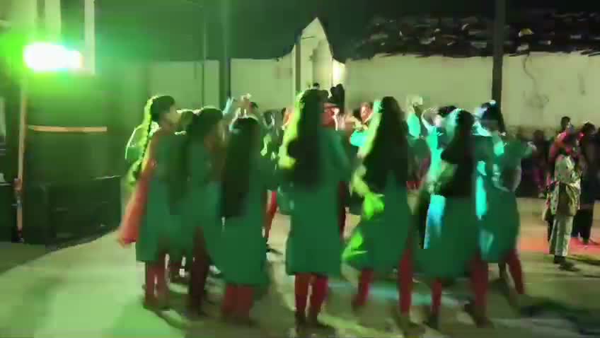 కేసీఆర్ పాటలతో నాట్యం.. దేవీ నిమజ్జనం
