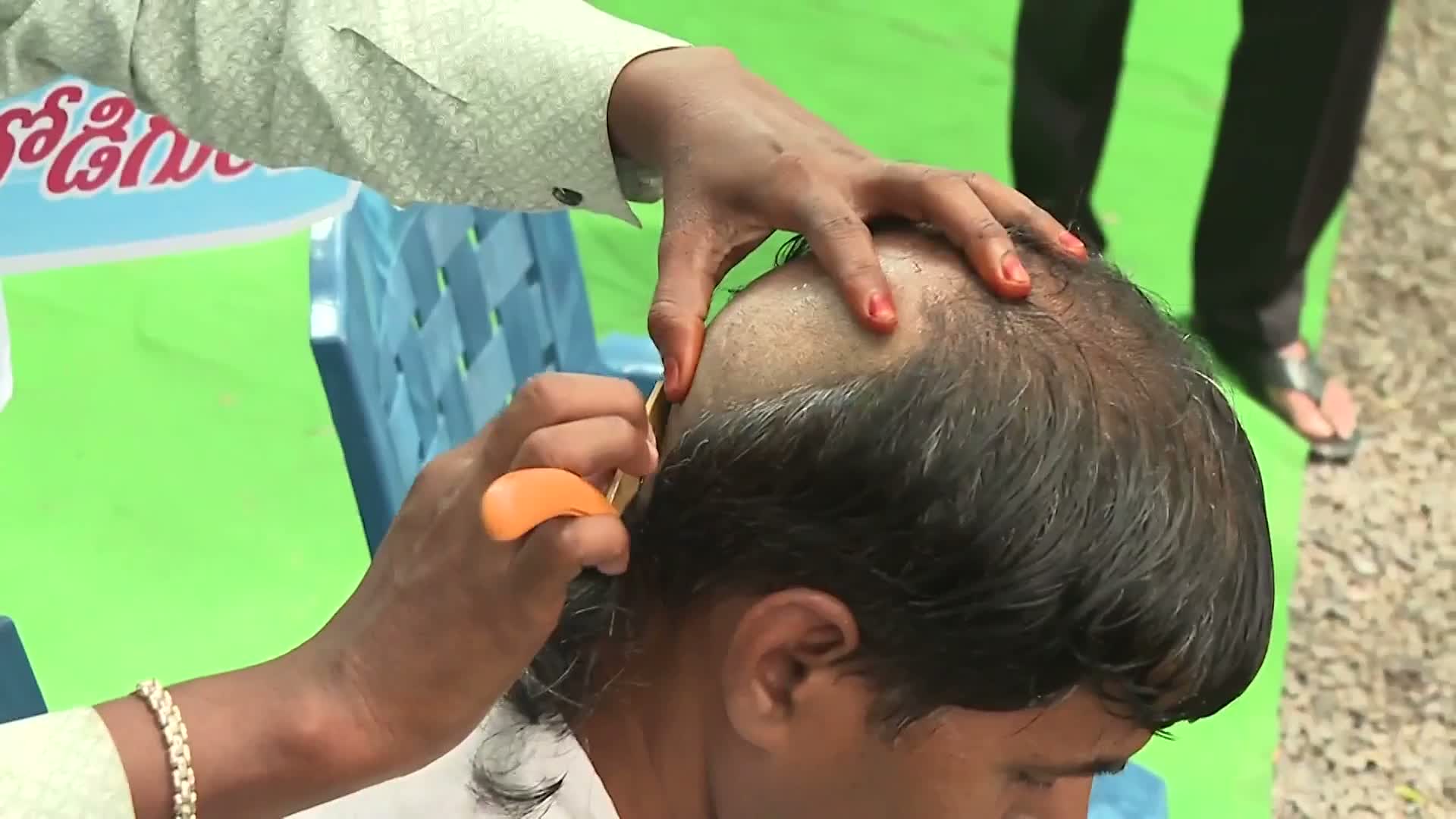 గుండుతో నిరసన.. AP పాలిటిక్స్‌లో ఒక్కసారిగా పెరిగిన హీట్!