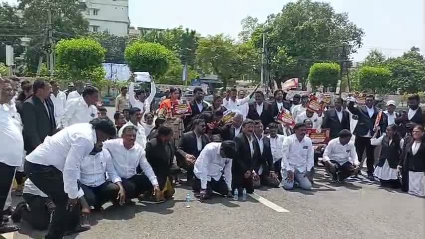 విజయవాడలో న్యాయవాదుల నిరసన