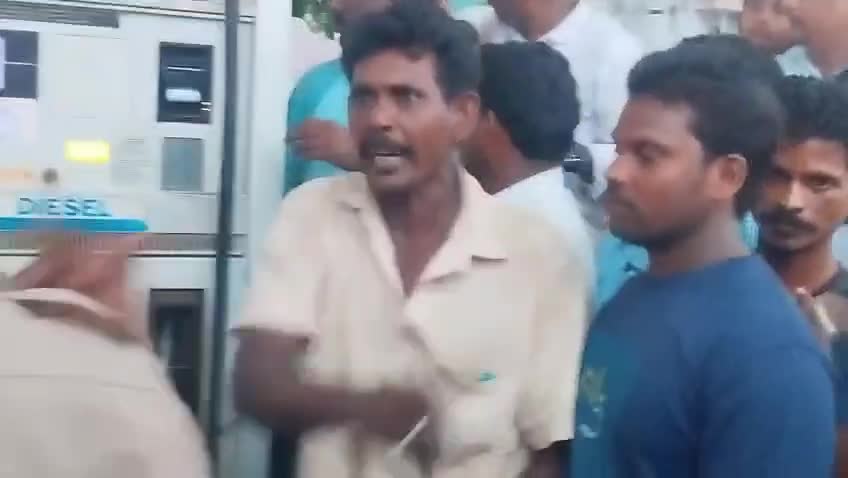  ఏపి బంకుల్లో పెట్రోల్, డీజిల్ కొరత, ఓ ఆక్వారైతు ఆక్రందన 