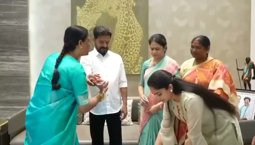 సీఎం రేవంత్ రెడ్డికి రాఖీలు కట్టిన మంత్రులు
