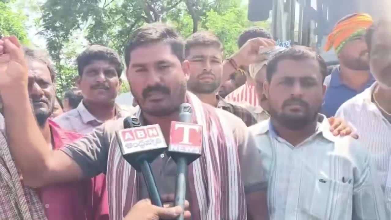 మొక్కజొన్న రైతుల కష్టాలు.. కొనుగోలు కేంద్రాలు ఏర్పాటులో జాప్యం 