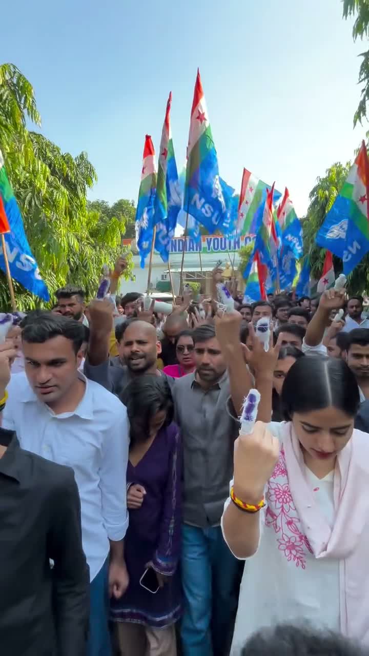 ఉంగ్లీ తో ఉఠేగీ..హల్లాబోల్ మార్చ్