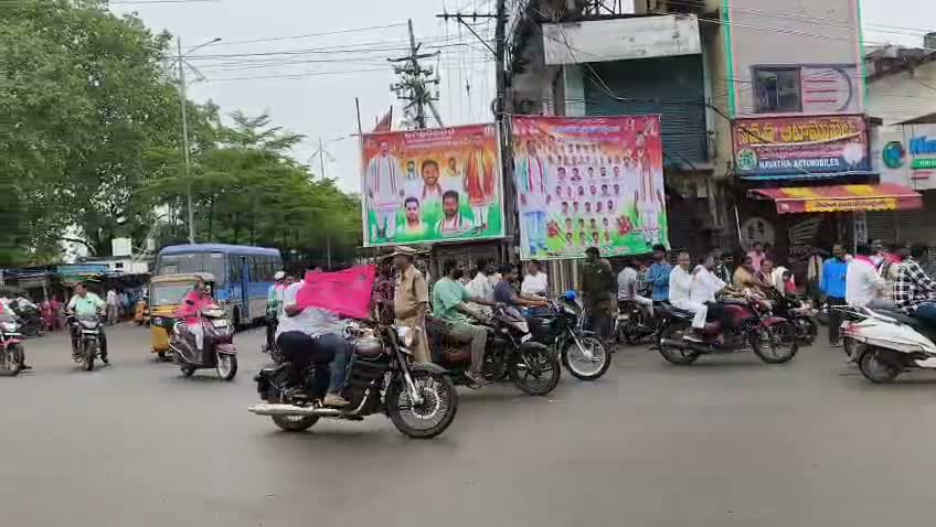నర్సంపేటలో బంద్‌కు బీఆర్‌ఎస్‌ బైక్‌ ర్యాలీ
