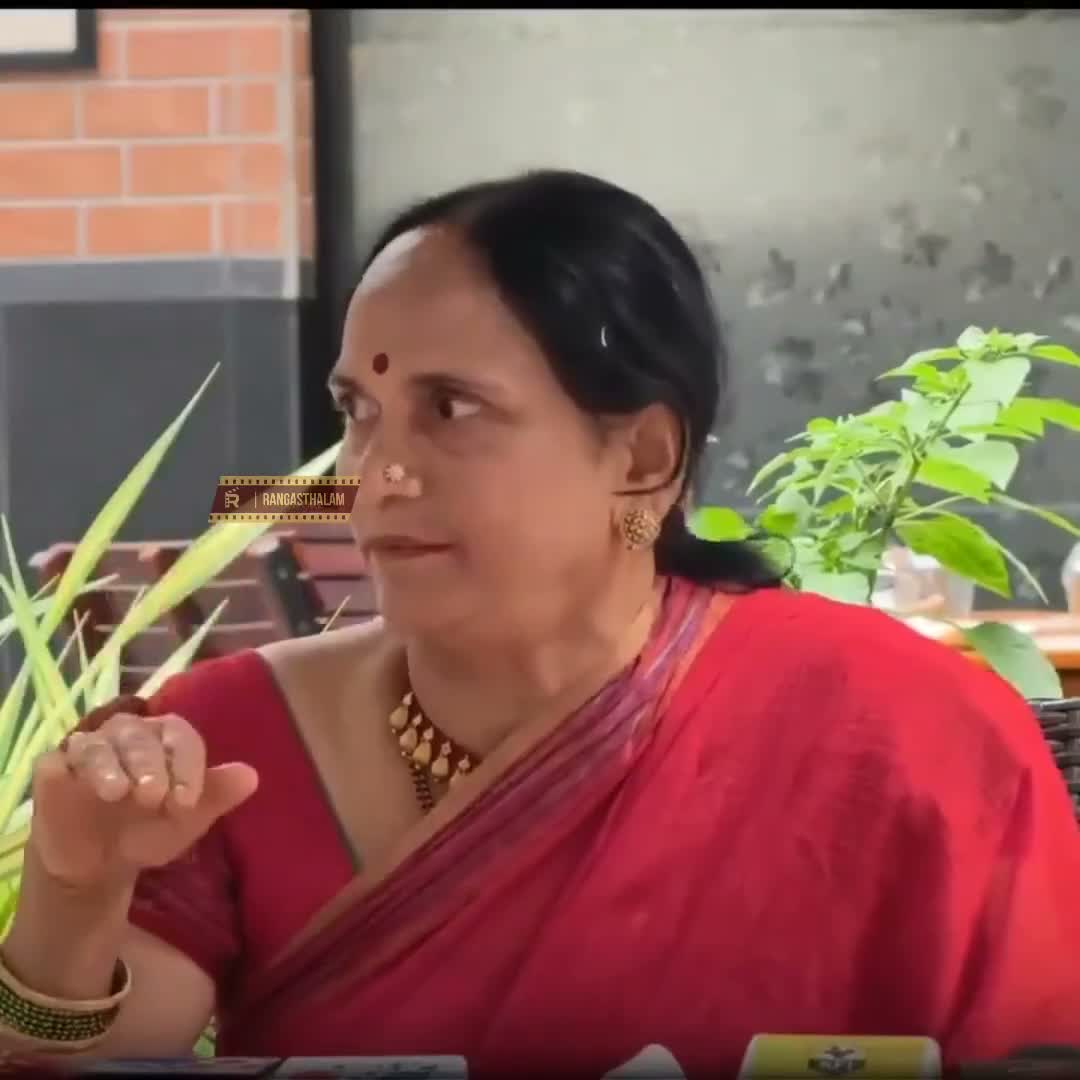 నా కొడుకు టెర్రరిస్ట్ కాదు: హీరో యశ్ తల్లి
