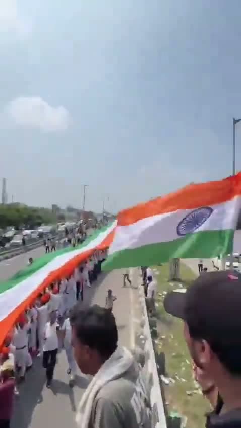 5KM జెండాతో 2 వరల్డ్ రికార్డ్స్!