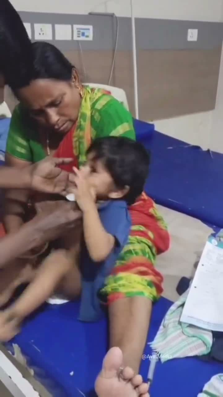 కుక్క నాకడంతో చిన్నారి మృతి