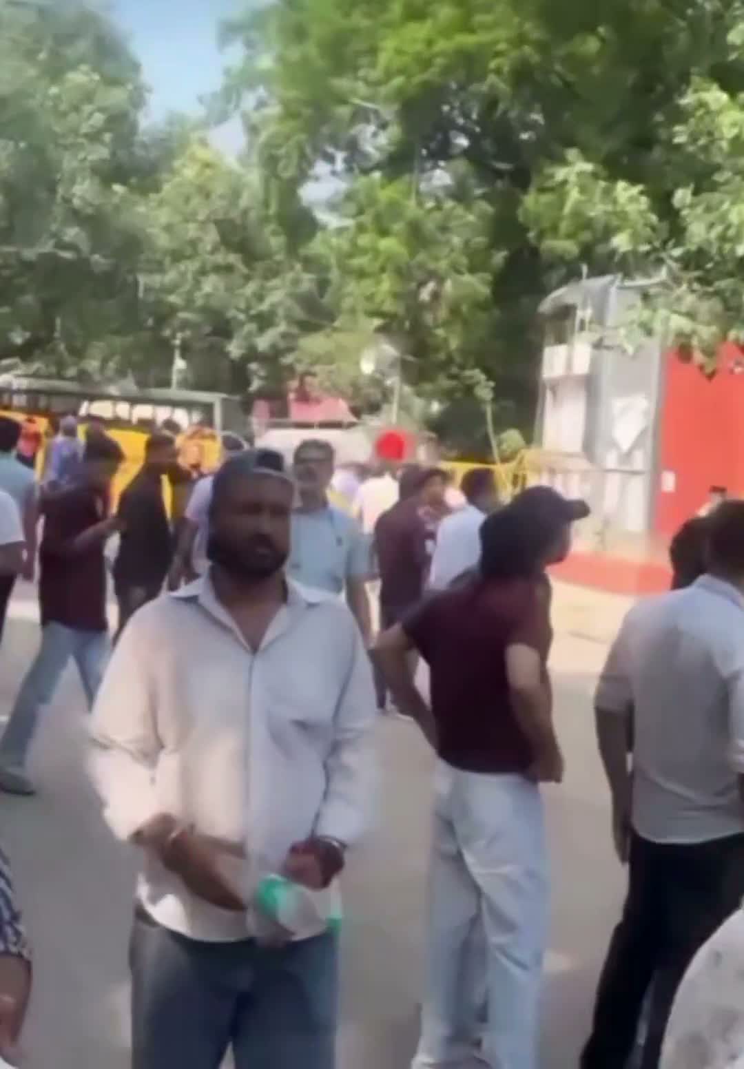 రిజర్వేషన్ వ్యతిరేక నిరసనలో  SC, STలపై నినాదాలు