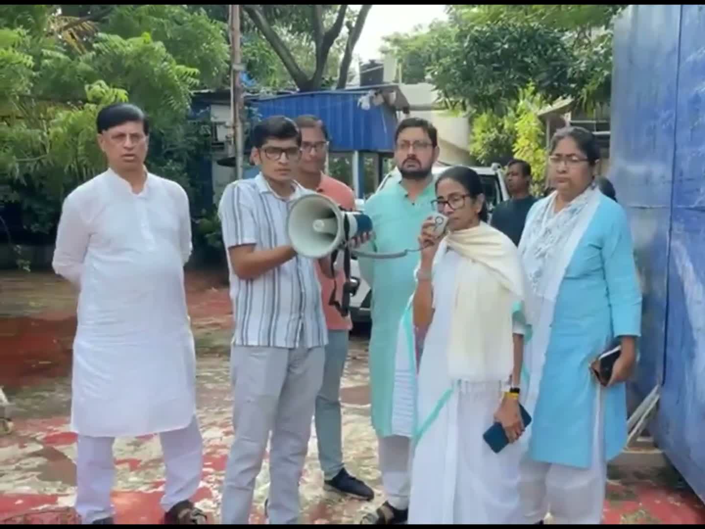 మీటింగ్‌కు వెళ్లనివ్వలేదు: మమతా బెనర్జీ