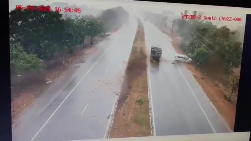 శ్రీకాకుళం జిల్లాలో ఘోర రోడ్డు ప్రమాదం