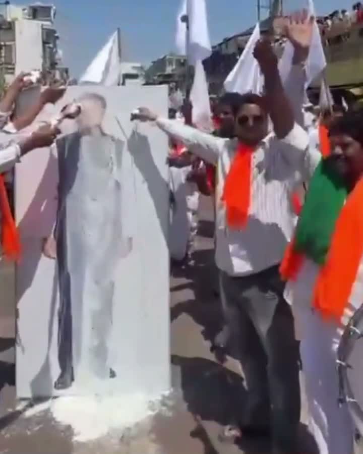 జ్ఞానేష్ కుమార్‌కి పాలాభిషేకం, ఎవరో తెలుసా?