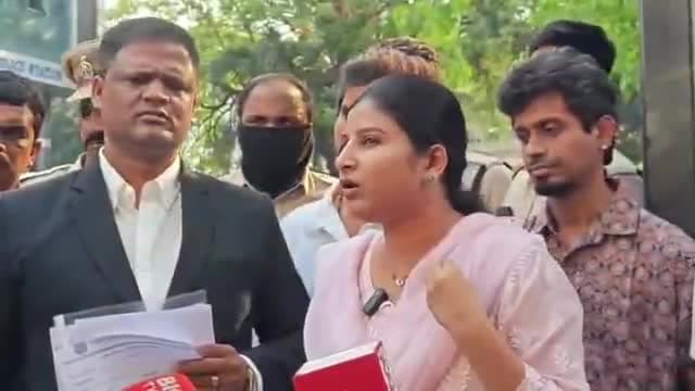 మీడియాపై మంగ్లీ మండిపాటు...