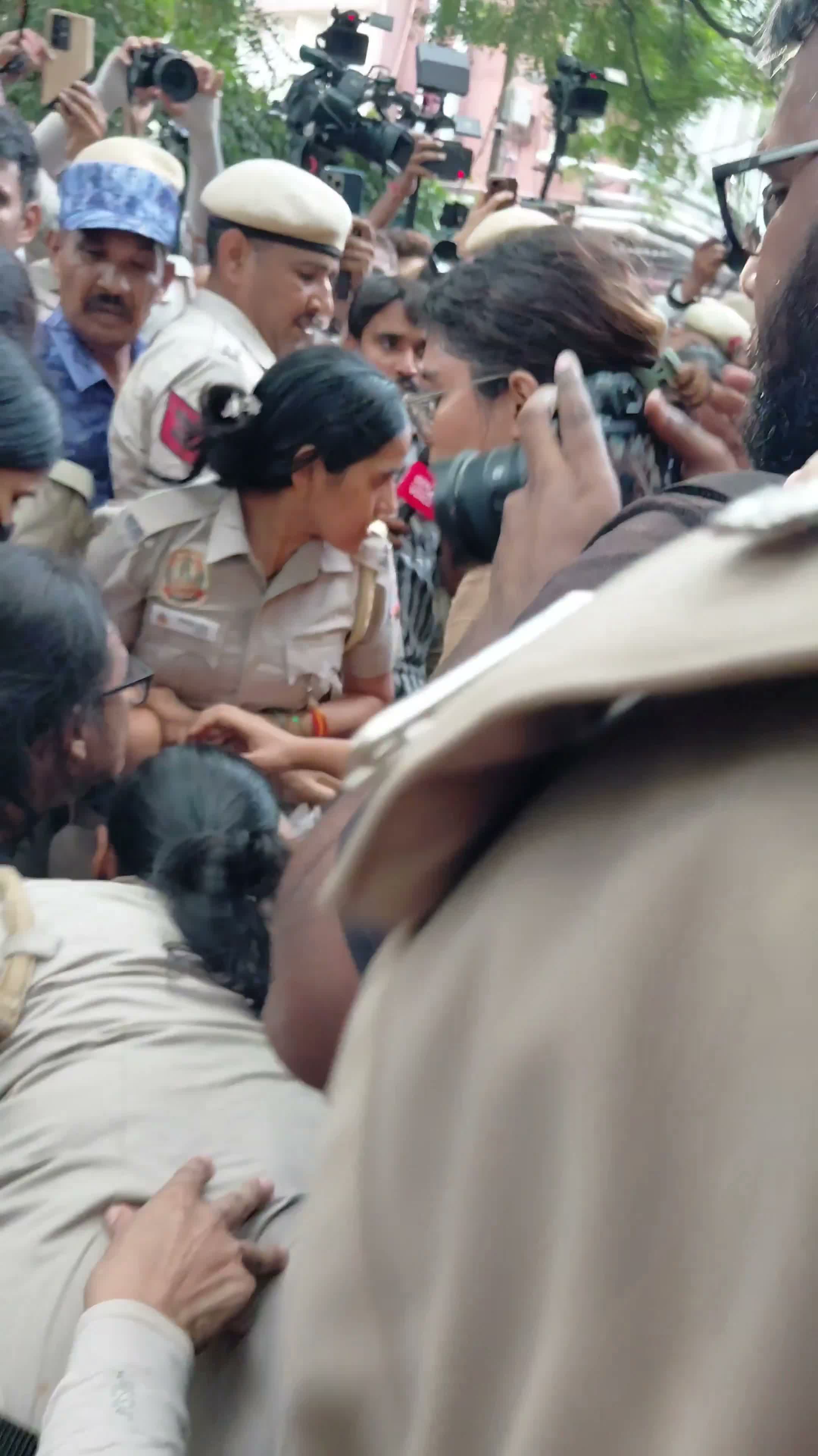 జంతర్ మంతర్ ర్యాలీపై పోలీసుల యాక్షన్