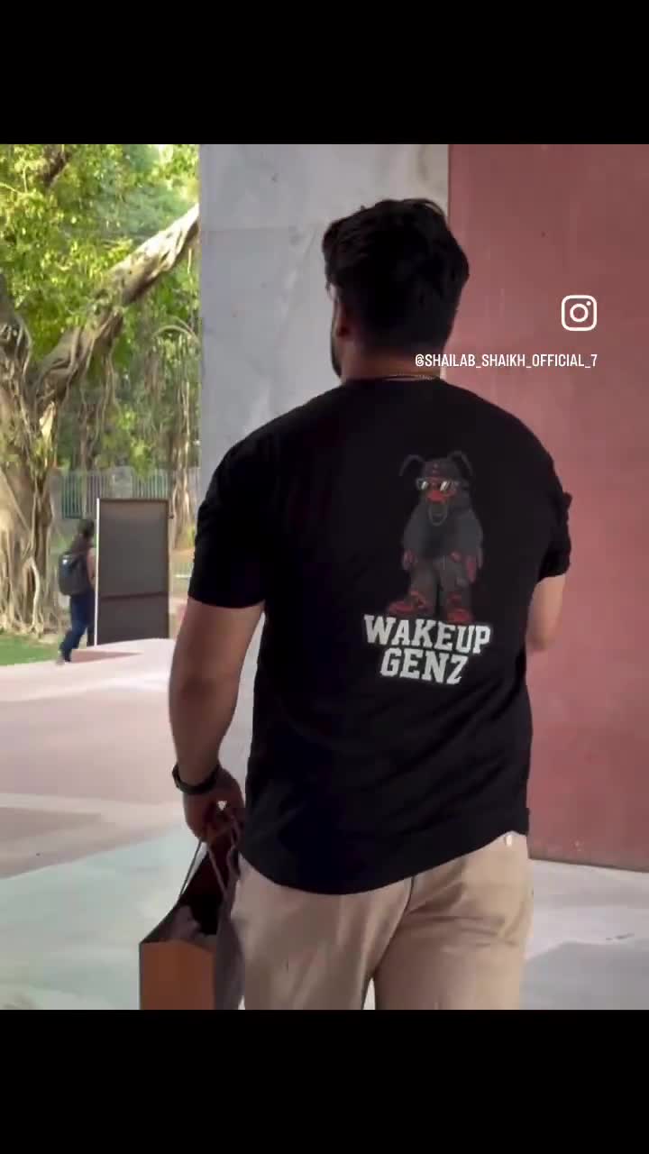 ఇంటర్నెట్‌ను షేక్ చేస్తున్న Cockroach Revolution!