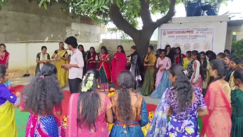 నాగర్‌కర్నూల్ జిల్లాలో బంగారు బతుకమ్మ
