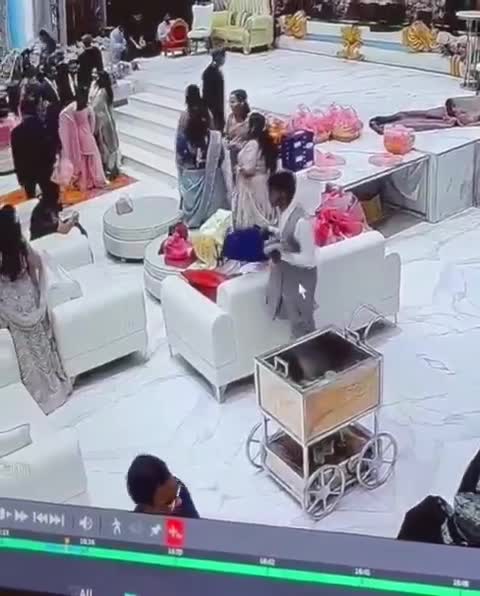 నోయిడాలో పెళ్లి ఇంట్లో ఘరానా దొంగ   చోరీ !